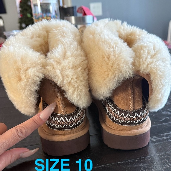 UGG classic short crescent - Picture 13 of 16